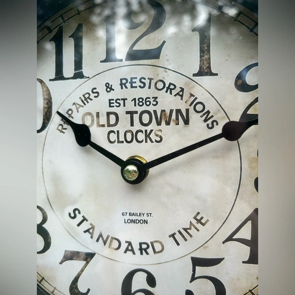 Brown metal Vintage Vibe Wall or table Clock requires 1 AA battery